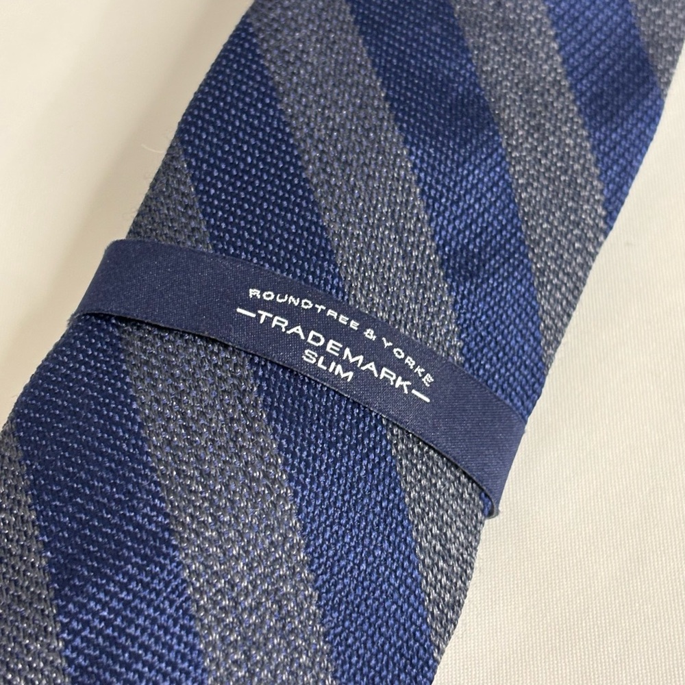 NEW! Roundtree & Yorke Blue and Gray Striped Tie
